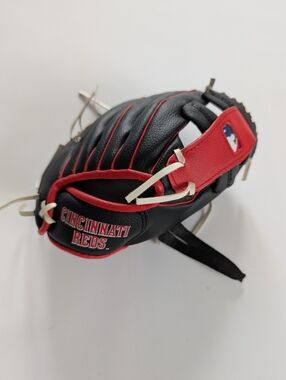 Cincinnati Reds Kids Baseball Glove - Black and Red